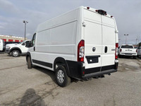 BLACK CLOTH FRONT BUCKET SEATS,BRIGHT WHITE,CARGO PARTITION W/SLIDING WINDOW,TIRES: LT225/75R16E BSW... (image 6)