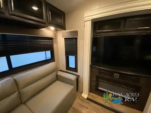 2021 Jayco Eagle 321RSTS in Travel Trailers & Campers in Truro - Image 15