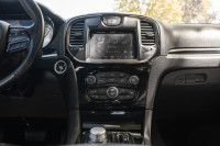 2022 CHRYSLER 300 S AWD COMES WITH ALPINE SOUND SYSTEM, PANORAMIC SUNROOF, LEATHER SEATS, APPLE CARP... (image 7)
