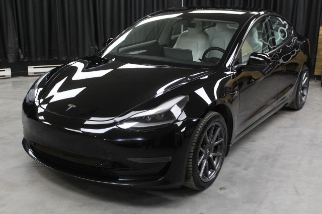 2022 Tesla MODEL 3 Premium white leather seats clean carfax in Cars & Trucks in Laval / North Shore - Image 2