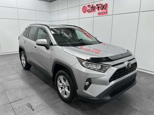 2020 Toyota RAV4 XLE AWD - TOIT OUVRANT - VOLANT CHAUFFANT - MAG dans Autos et camions  à Ville de Québec