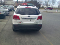 2012 Kia Sorento 178000 KM Price $7999 ON or QC Safety Included Warranty Included Carfax Included Au... (image 4)