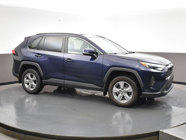 2022 Toyota RAV4 XLE AWD WITH SUNROOF, APPLE CARPLAY & ANDROID A in Cars & Trucks in Dartmouth