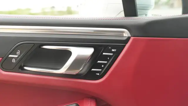 2022 Porsche Macan Base, Sunroof, Navigation, Red Interior, Navi in Cars & Trucks in Oakville / Halton Region - Image 14