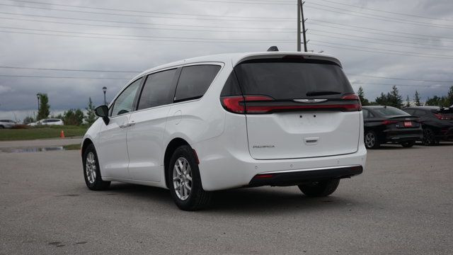 2024 Chrysler Pacifica Touring-L | Leather | Stow 'n Go in Cars & Trucks in Guelph - Image 4