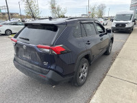PRIX ET QUALITÉ IMBATTABLE venez découvrir notre TOYOTA RAV4 2022 XLE AWD BAS KM ECRAN TOIT OUVRANT... (image 2)