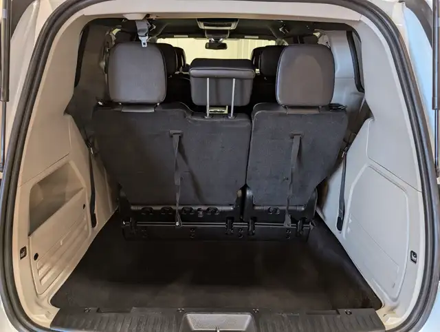 2018 Dodge Grand Caravan CVP/SXT No Accidents | Leather | Rea... in Cars & Trucks in Calgary - Image 13