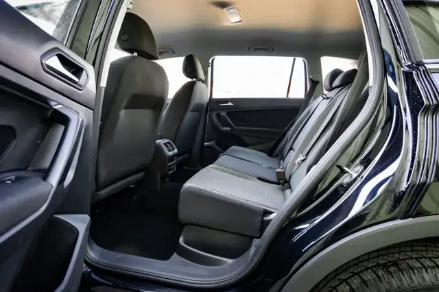 2021 Volkswagen Tiguan Trendline 4MOTION • HEATED SEATS • CP/AA dans Autos et camions dans Ottawa - Image 30