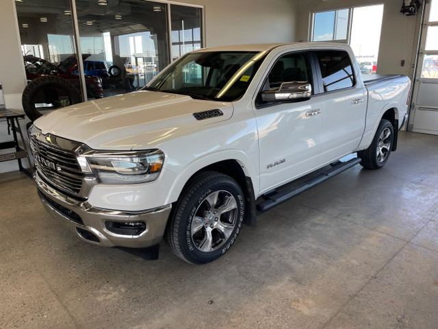 2022 RAM 1500 Laramie LOW KM'S | HEATED/COOLED SEATS | TOW PKG | in Cars & Trucks in Lethbridge