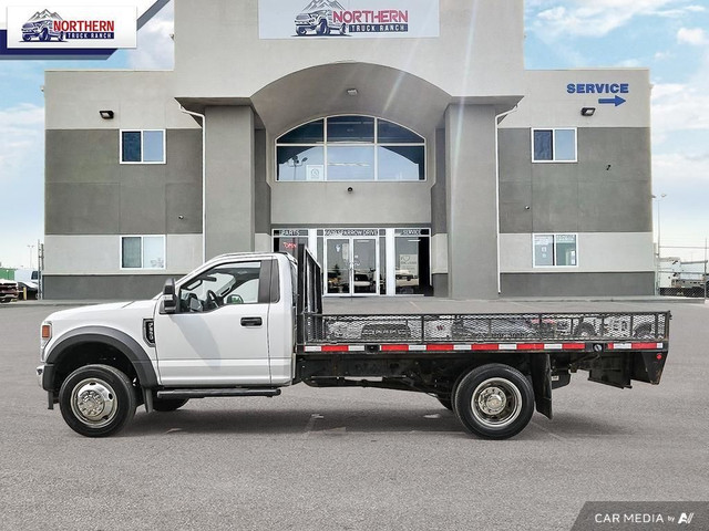 2020 Ford F-550 Chassis XLT REGULAR CAB FLAT DECK TRUCK in Cars & Trucks in Edmonton - Image 3