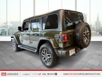 2024 JEEP WRANGLER 4-PORTES SAHARA* 4X4* TOIT RIGIDE 3 SECTIONS* ROUES DE 18 POUCES* MARCHEPIEDS* DE... (image 4)