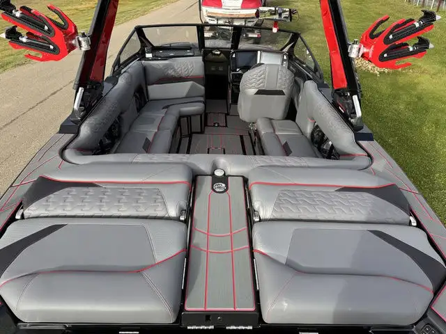 2025 Centurion Centurion Ri230 in Powerboats & Motorboats in Kelowna - Image 7