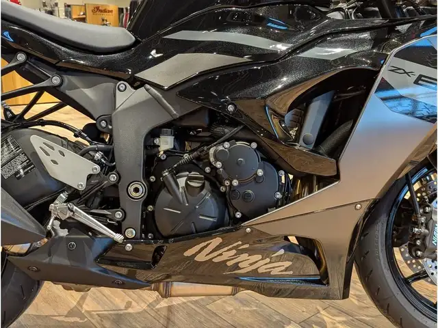 2026 Kawasaki Ninja ZX-6R // Black/Gray | Sport Bikes