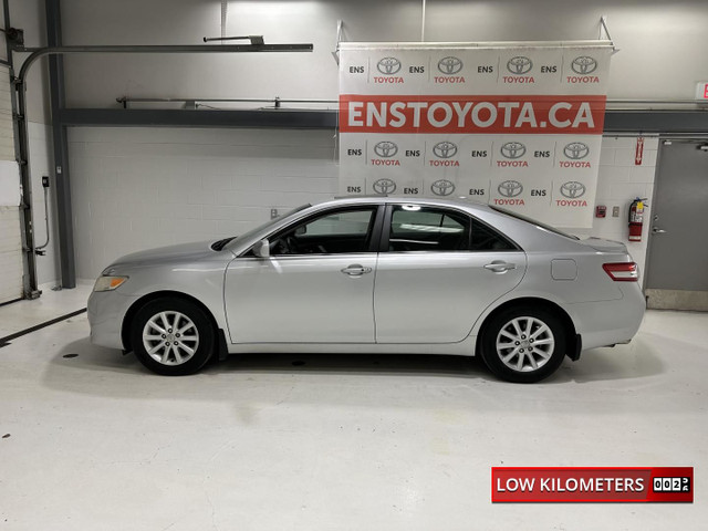 2010 Toyota Camry XLE - Sunroof - Bluetooth in Cars & Trucks in Saskatoon - Image 2