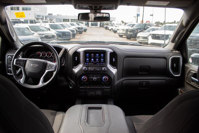 2022 Chevrolet 3500 Crew HD LT *Midnight Edition* in Cars & Trucks in Edmonton - Image 2