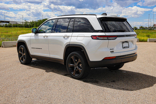 2025 Jeep Grand Cherokee Altitude in Cars & Trucks in Strathcona County - Image 2