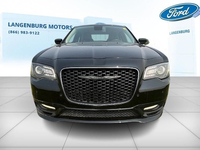 2022 Chrysler 300 Touring L in Cars & Trucks in Regina - Image 2