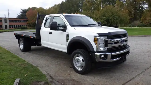 2019 ford F-550 11 Foot Flat Deck 4WD in Heavy Trucks in Richmond - Image 2