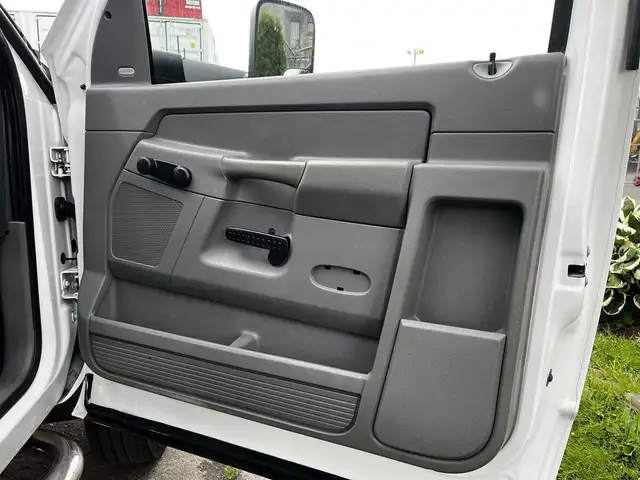 2008 Ram 5500 12 Foot Cube Van with Shelves in Heavy Trucks in City of Toronto - Image 36