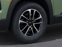 As you set eyes on the Chevrolet Trailblazer AWD LT, its Cacti Green exterior merges seamlessly with... (image 8)