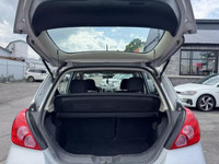 2012 nissan versa S automatique air climatisé froide avec navigation gps Bluetooth pour le téléphone... (image 5)