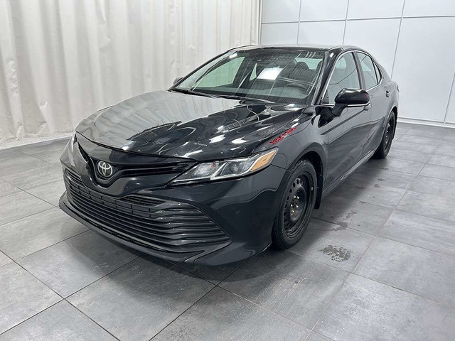  2019 Toyota Camry LE - SIEGES CHAUFFANTS - BLUETOOTH in Cars & Trucks in Québec City - Image 3