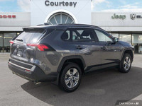 Recent Arrival! AWD, Cloth, Apple CarPlay/Android Auto, Exterior Parking Camera Rear, Fully automati... (image 5)