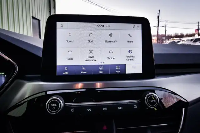 2021 Ford Escape Titanium Hybrid AWD • NAVIGATION • PREM. AUDIO in Cars & Trucks in Kingston - Image 27
