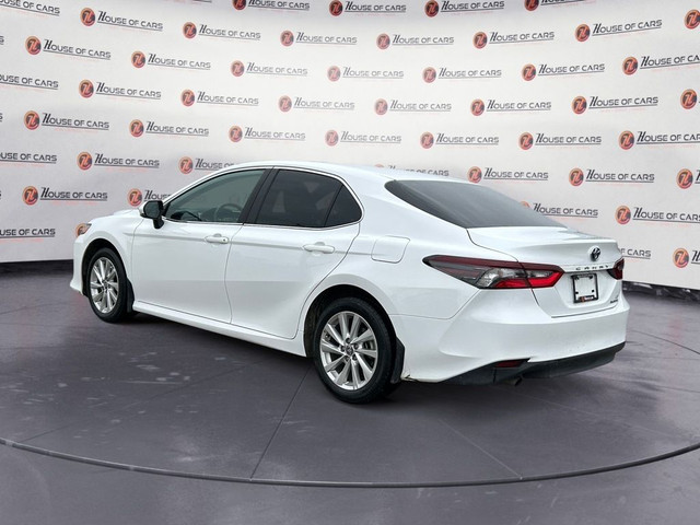 2023 Toyota Camry Hybrid LE / Heated Seats / Back up camera in Cars & Trucks in Calgary - Image 4