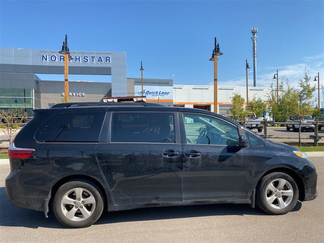 2020 Toyota Sienna LE 8-Passenger - Apple CarPlay - $290 B/W in Cars & Trucks in Calgary - Image 4