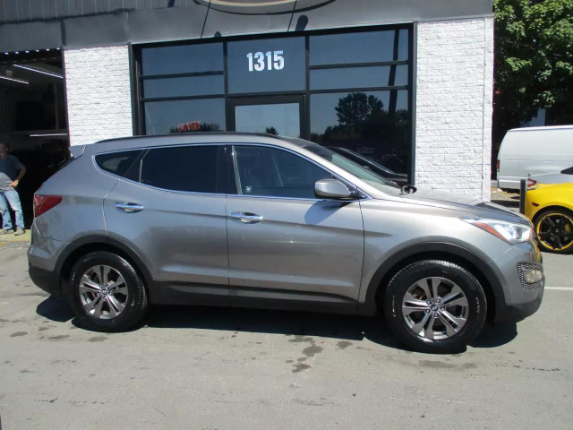2013 HYUNDAI Santa Fe Sport 2.4 Litre TRES-ECONOMIQUE in Cars & Trucks in Longueuil / South Shore - Image 4