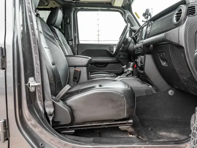 2018 Jeep Wrangler Unlimited in Cars & Trucks in Ottawa - Image 37