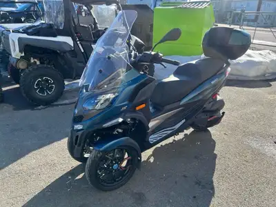 PIAGGIO MP3 530cc 2023 Scooter Piaggio MP3 530cc 2023 à vendre -5416 km -Top case avec coussin En bo...
