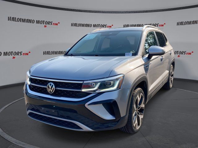 2022 Volkswagen Taos Highline in Cars & Trucks in Hamilton