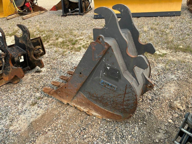 WBM 200 SERIES EXCAVATOR DIG BUCKET N/A in Heavy Equipment in Regina - Image 3