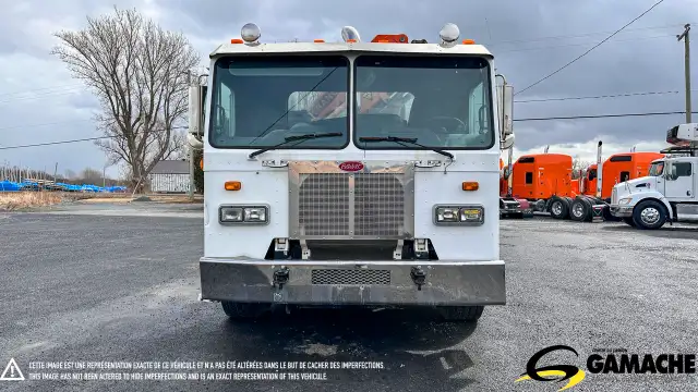 2009 PETERBILT 320 ROLL OFF TRUCK CONTAINER WITH PALFINGER CRANE in Heavy Trucks in Chilliwack - Image 3