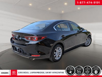 ********NOUVEL ARRIVAGE, PLUSIEURS PHOTOS À VENIR******** Découvrez la Mazda3 2022 Berline GS, une v... (image 3)