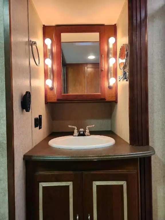 2014 Coachmen Encounter 36KS in RVs & Motorhomes in Thetford Mines - Image 22