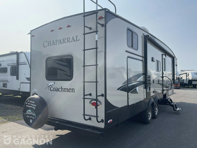 2017 Chaparral 31 BHS Fifth Wheel in Travel Trailers & Campers in Lanaudière - Image 4