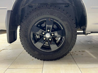 5.7L V8 Heated exterior mirrors Automatic headlights Full-size spare tire Chrome appearance package... (image 9)
