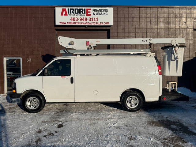 2008 Chevrolet Express 3500 Bucket Van 34 FT LOW KM! in Cars & Trucks in Calgary