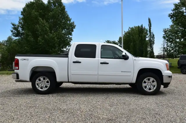 2012 GMC Sierra 1500 ***RARE HYBRID, ONLY HAS 61,000KM*** dans Autos et camions dans Calgary - Image 7