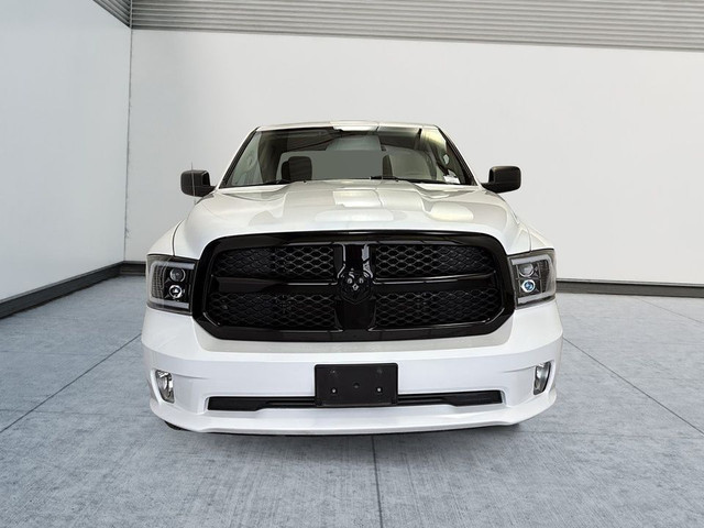 2019 Ram 1500 Classic Quad Cab 4x4 5,7 Hemi 6 Passagers Camera M in Cars & Trucks in Laval / North Shore - Image 2