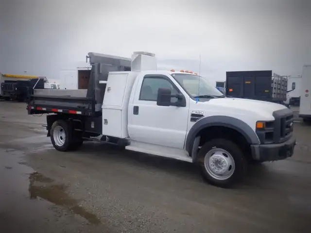 2008 ford F-550 Dump Box 2WD in Heavy Trucks in Richmond - Image 6