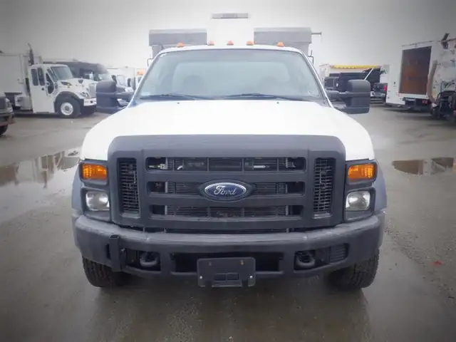 2008 ford F-550 Dump Box 2WD in Heavy Trucks in Richmond - Image 4