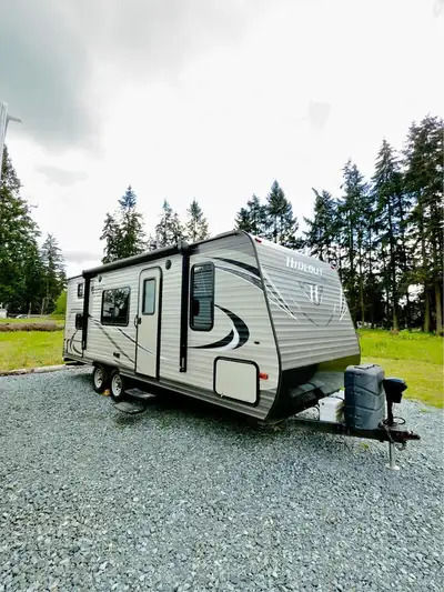 APPLY NOW: https://www.ridecollective.ca/get-pre-approved The 2017 Keystone Hideout 28BHS is a spaci...