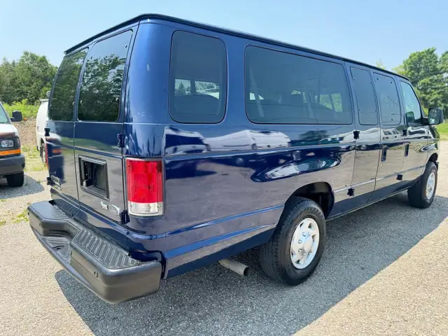 2014 Ford Econoline Wagon 15 Passenger in Cars & Trucks in Oakville / Halton Region - Image 7