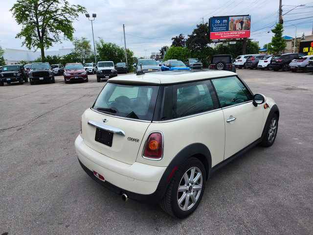 2008 Mini Cooper 6 SPEED MANUAL | VERY FUN TO DRIVE in Cars & Trucks in London - Image 4