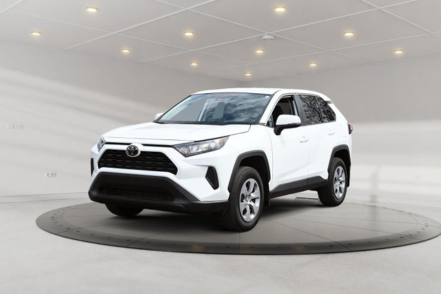 2023 Toyota RAV4 LE AWD 2023 APPLE CARPLAY SIEGES CHAUFFANTS CAM in Cars & Trucks in Longueuil / South Shore
