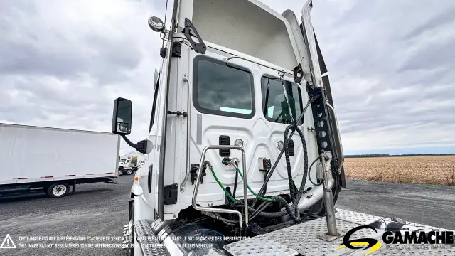 2015 FREIGHTLINER CASCADIA DAY CAB in Heavy Trucks in Chilliwack - Image 12